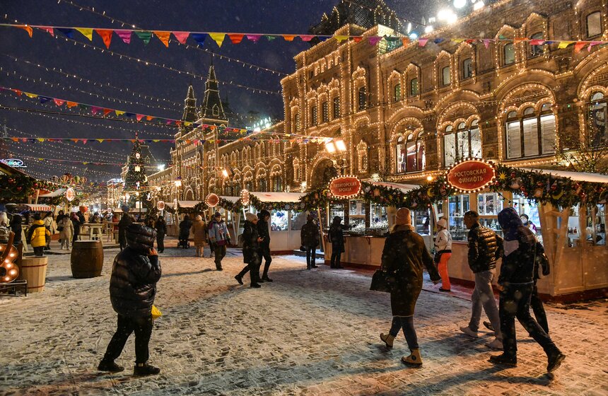 ГУМ-ярмарка открыта для посетителей на Красной площади 1 фото