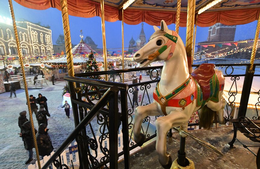 ГУМ-ярмарка открыта для посетителей на Красной площади 3 фото