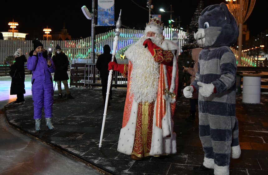 На ВДНХ приехал главный российский Дед Мороз 6 фото