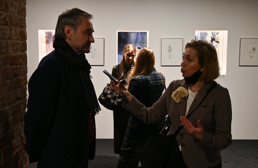 В Москве открылась выставка Андрея Есионова 5 фото