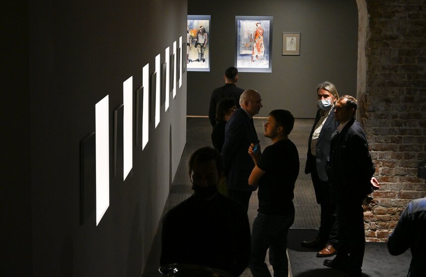 В Москве открылась выставка Андрея Есионова 24 фото