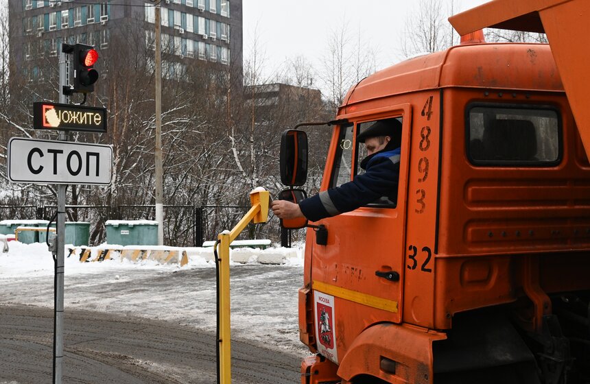 Чистый город. Как в Москве плавят снег 2 фото