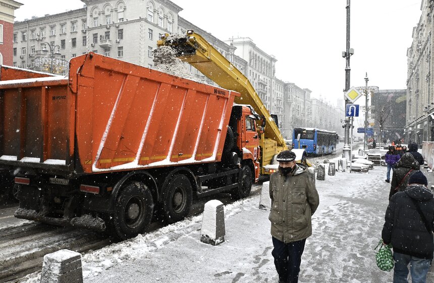 Снежный покров в столице вырос до 20 сантиметров 23 фото