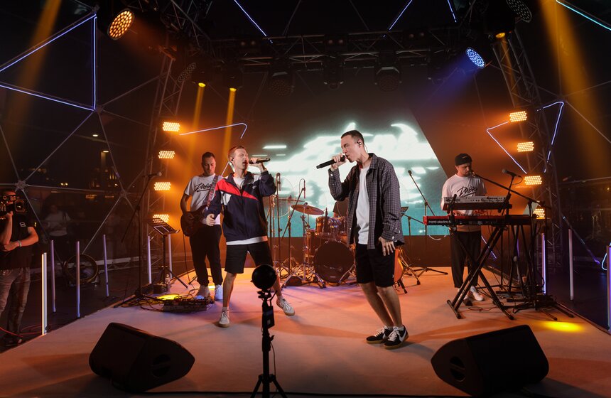 Группа Dabro выступила на церемонии закрытия фестиваля "Твоя Москва" 3 фото