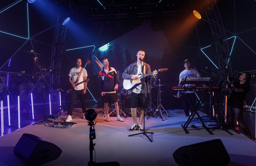 Группа Dabro выступила на церемонии закрытия фестиваля "Твоя Москва" 14 фото