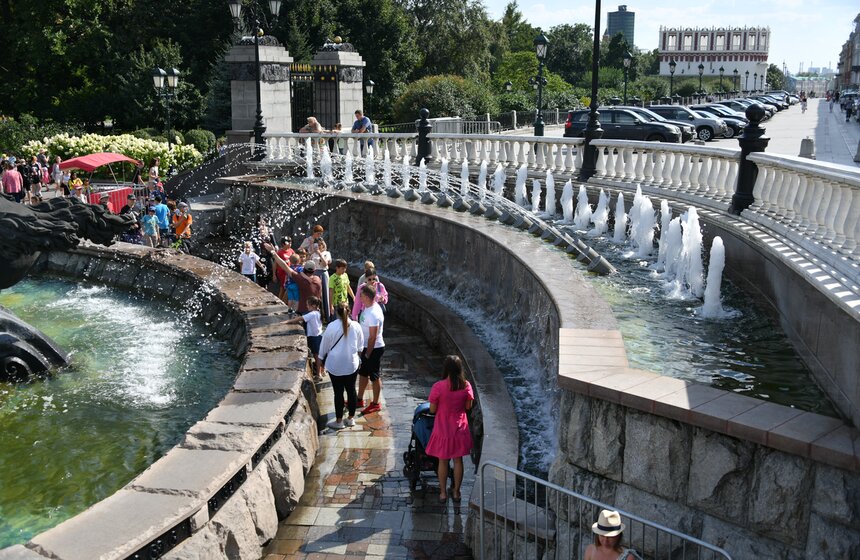 Москвичам пообещали спад жары к выходным 10 фото