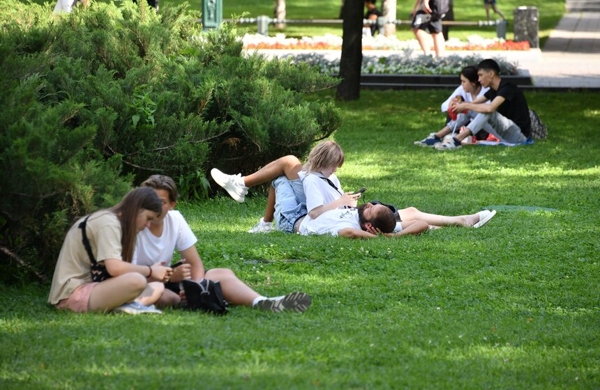 Москвичам пообещали спад жары к выходным 15 фото