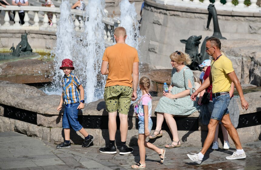 Москвичам пообещали спад жары к выходным 11 фото