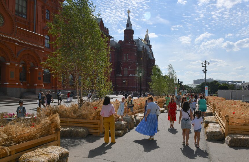 Москвичам пообещали спад жары к выходным 3 фото