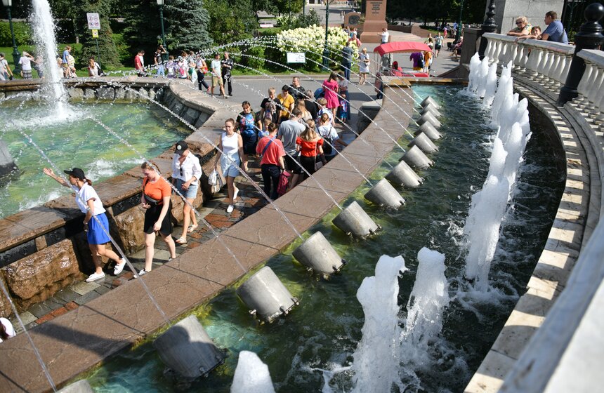 Москвичам пообещали спад жары к выходным 12 фото