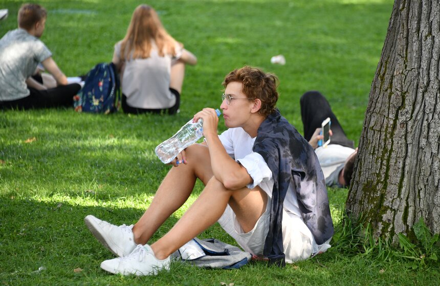 Москвичам пообещали спад жары к выходным 14 фото