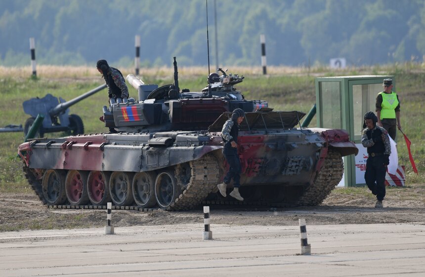 "Танковый биатлон" продолжил свою работу на полигоне Алабино 3 фото