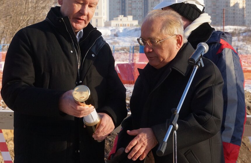 Собянин и Садовничий заложили капсулу под будущим общежитием МГУ 10 фото