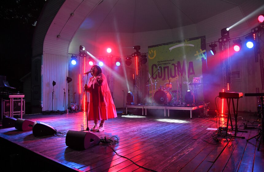Музыкальный фестиваль "Солома" прошел в саду "Эрмитаж" 24 фото