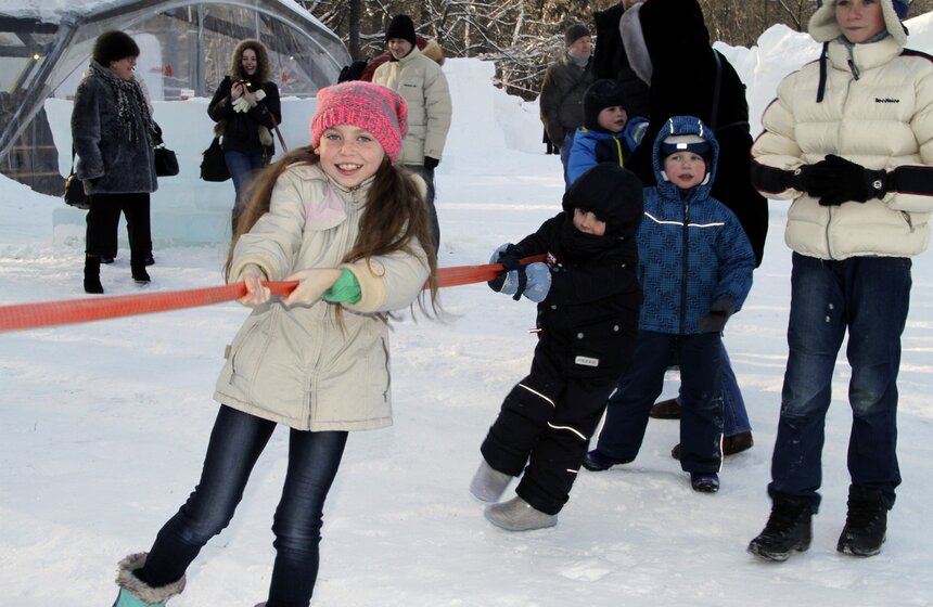 В Измайловском парке открылось ледяное кафе 19 фото