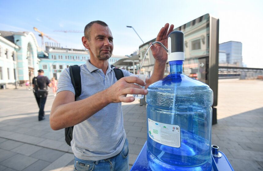 Воду будут раздавать пассажирам на 14 вокзалах и станциях МЖД до конца недели 5 фото