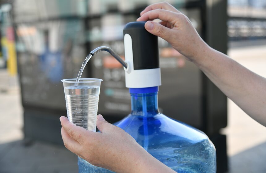 Воду будут раздавать пассажирам на 14 вокзалах и станциях МЖД до конца недели 4 фото