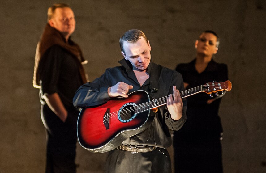 В Театре на Таганке показали спектакль "Владимир Высоцкий" 16 фото