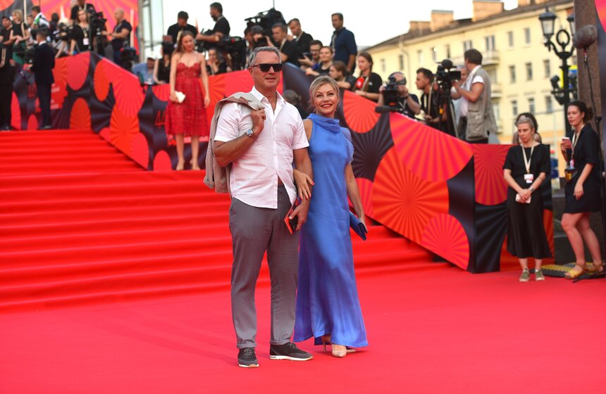 Актриса Алена Бабенко с супругом Эдуардом Субочем