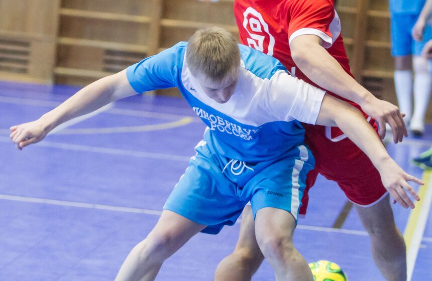 Минобрнауки сыграло в футбол против московских студентов 5 фото