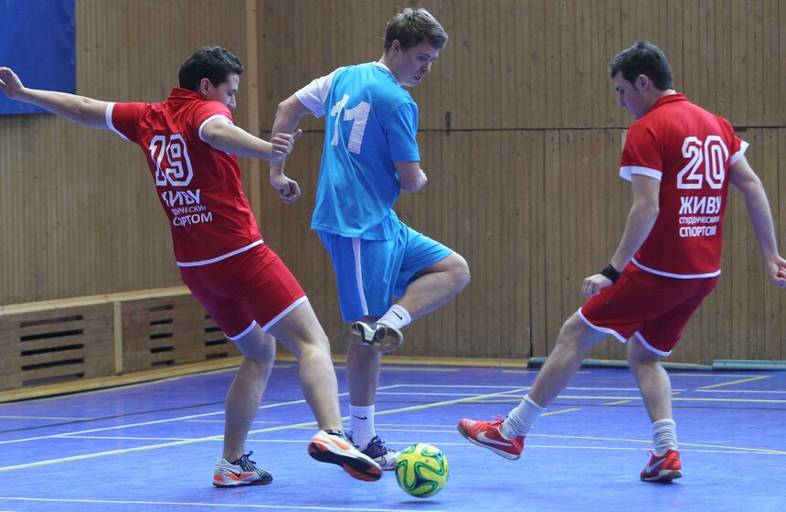 Минобрнауки сыграло в футбол против московских студентов 3 фото