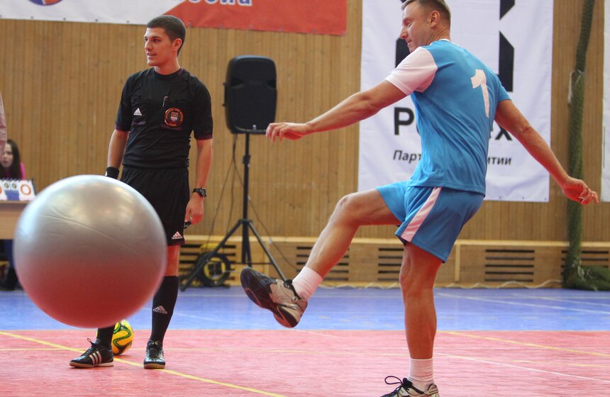 Минобрнауки сыграло в футбол против московских студентов 1 фото