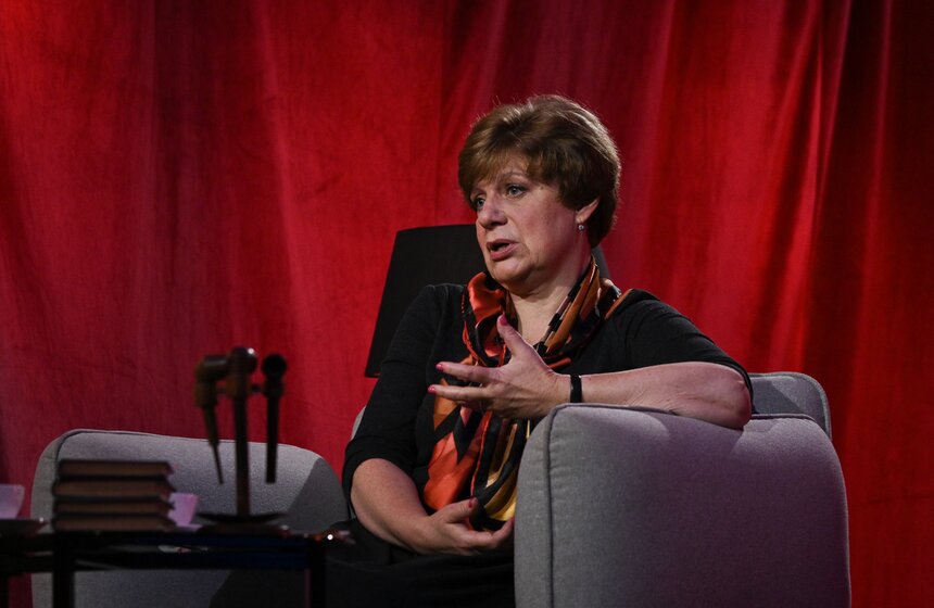 Марианна Ростоцкая дала интервью в рамках программы "Золотая рыбка" 16 фото