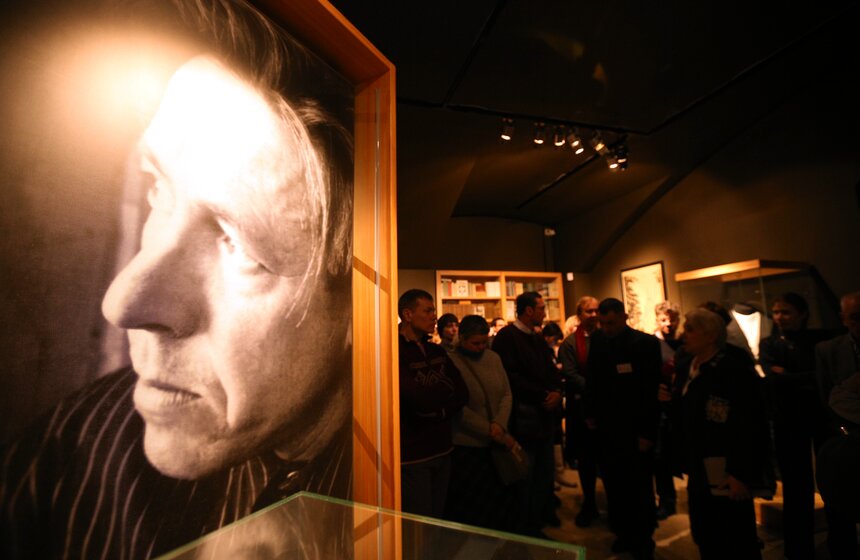 В Пушкинском музее проходит выставка, посвященная Солженицыну 17 фото