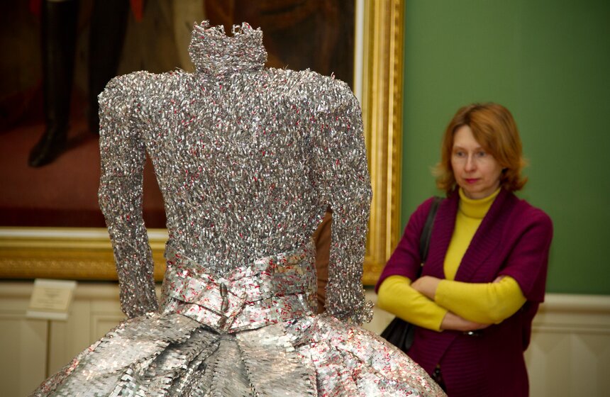 В Царицыно проходит выставка скульптур-костюмов 12 фото