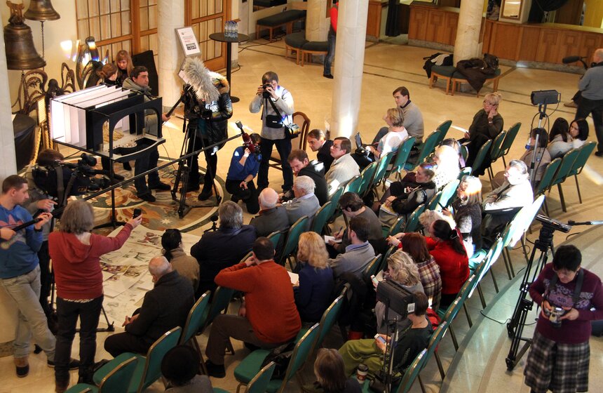 В "Новой Опере" представили макет декораций к "Школе жен" 16 фото