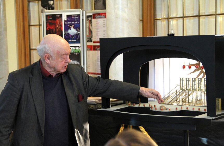 В "Новой Опере" представили макет декораций к "Школе жен" 15 фото