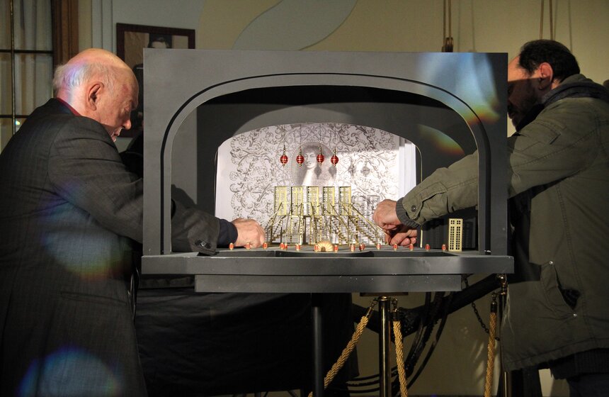 В "Новой Опере" представили макет декораций к "Школе жен" 9 фото