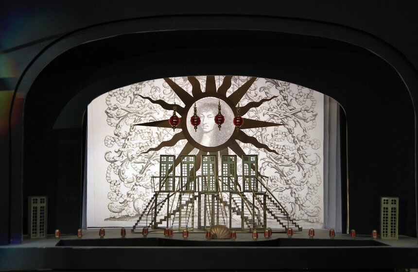 В "Новой Опере" представили макет декораций к "Школе жен" 10 фото