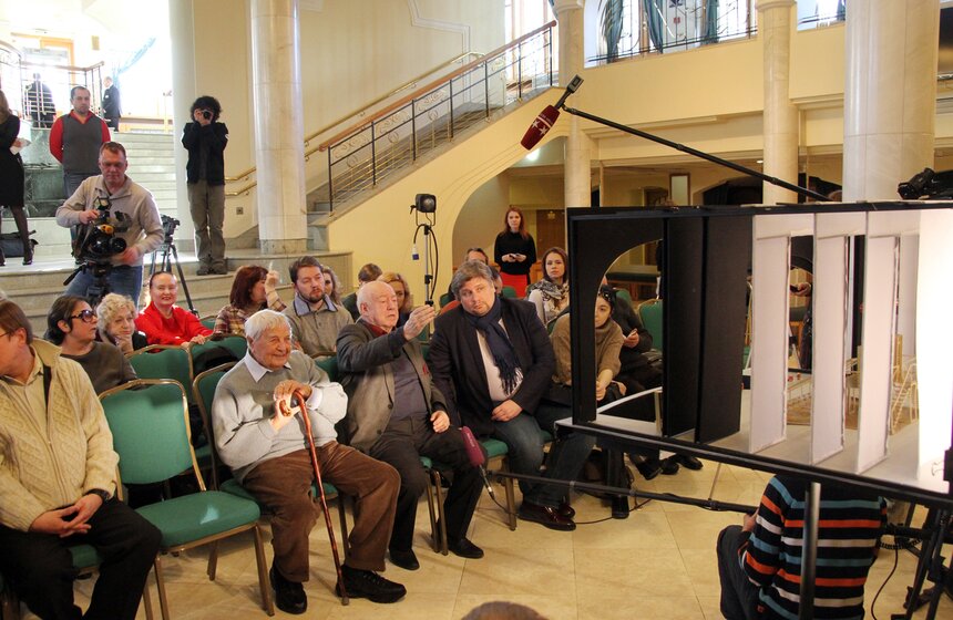 В "Новой Опере" представили макет декораций к "Школе жен" 11 фото