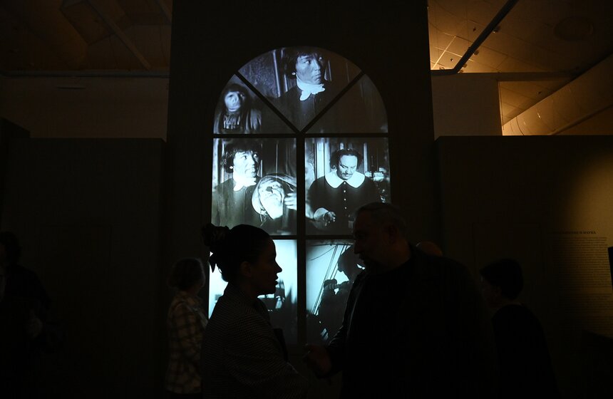 В Москве открыта выставка-инсталляция "Новый человек" 23 фото