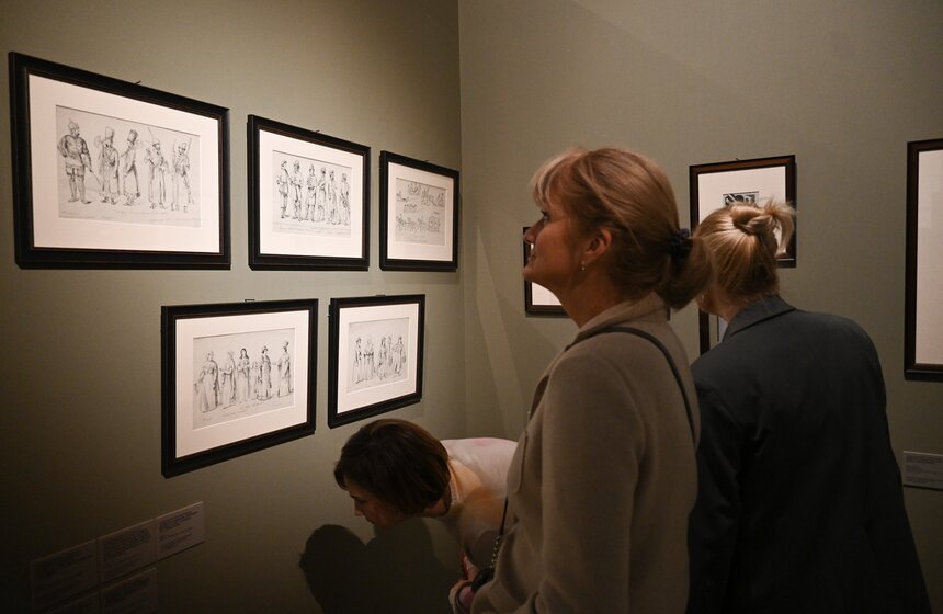 В Москве открыта выставка-инсталляция "Новый человек" 21 фото