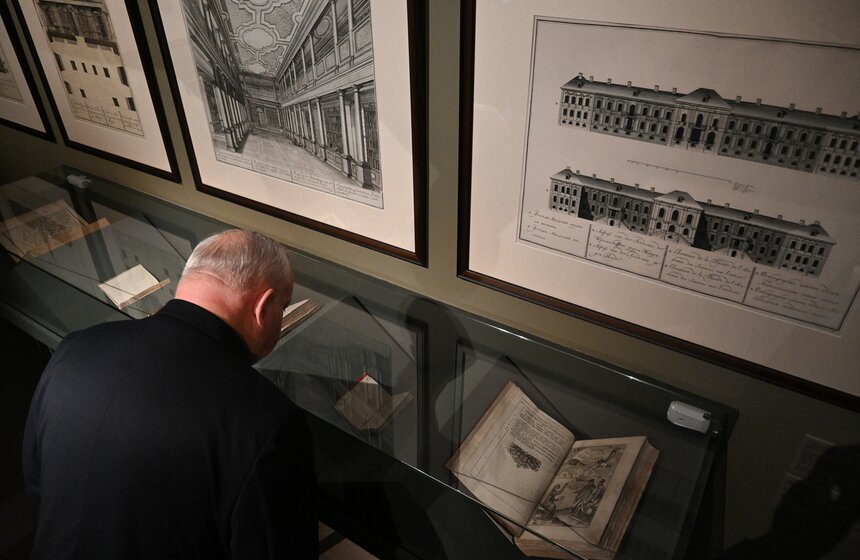 В Москве открыта выставка-инсталляция "Новый человек" 18 фото