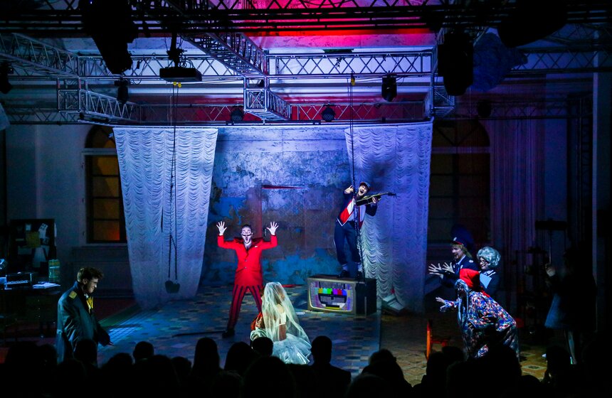 В Москве состоялась премьера пьесы "Куда смотрит прокурор?" 11 фото