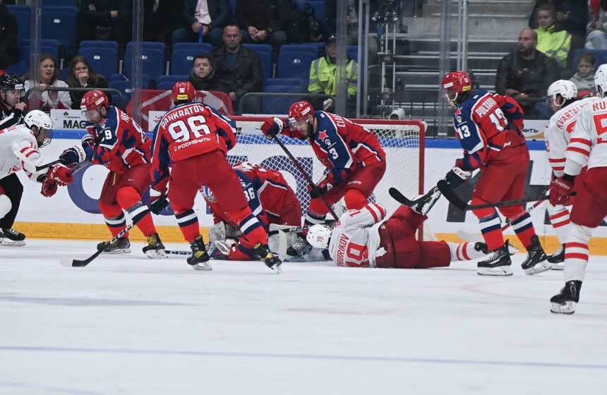 ЦСКА обыграл "Спартак" в матче регулярного сезона КХЛ 11 фото