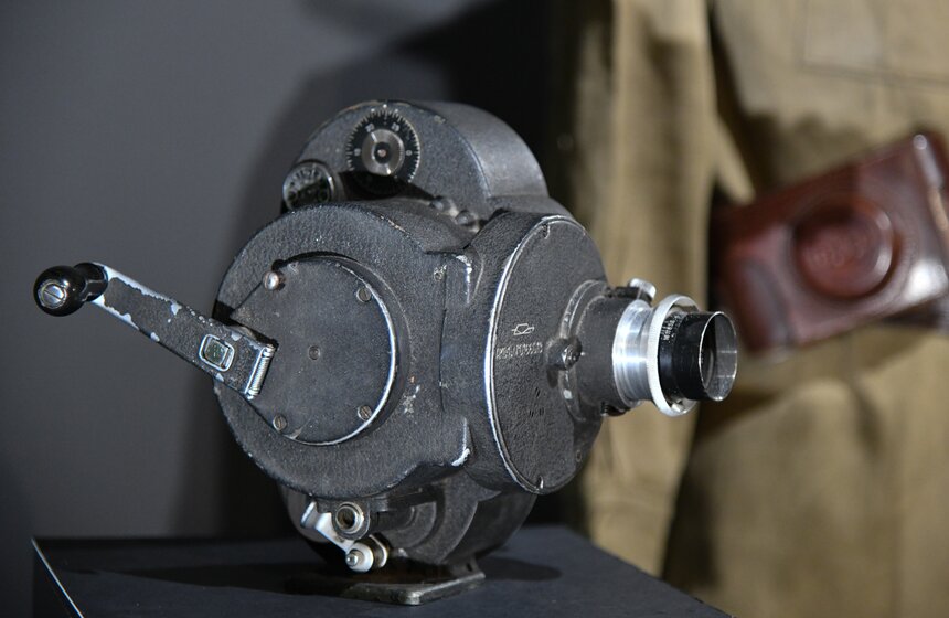 Выставка "Подвиг народа в объективе кинокамеры" открылась в Музее Победы 9 фото