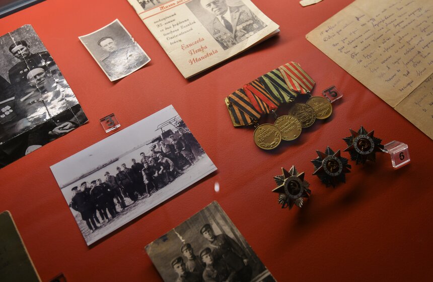Выставка "Подвиг народа в объективе кинокамеры" открылась в Музее Победы 14 фото