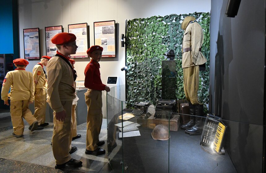 Выставка "Подвиг народа в объективе кинокамеры" открылась в Музее Победы 10 фото