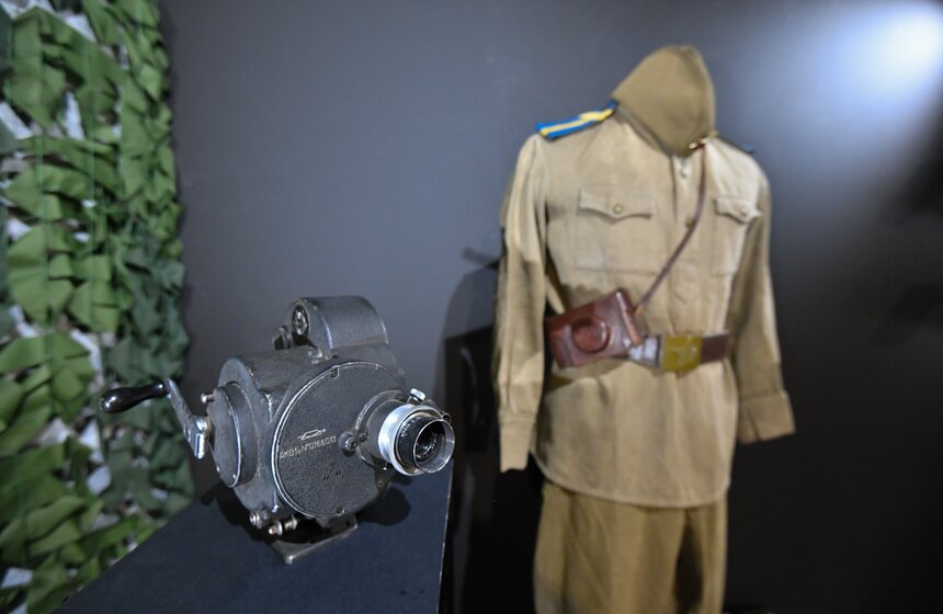 Выставка "Подвиг народа в объективе кинокамеры" открылась в Музее Победы 15 фото