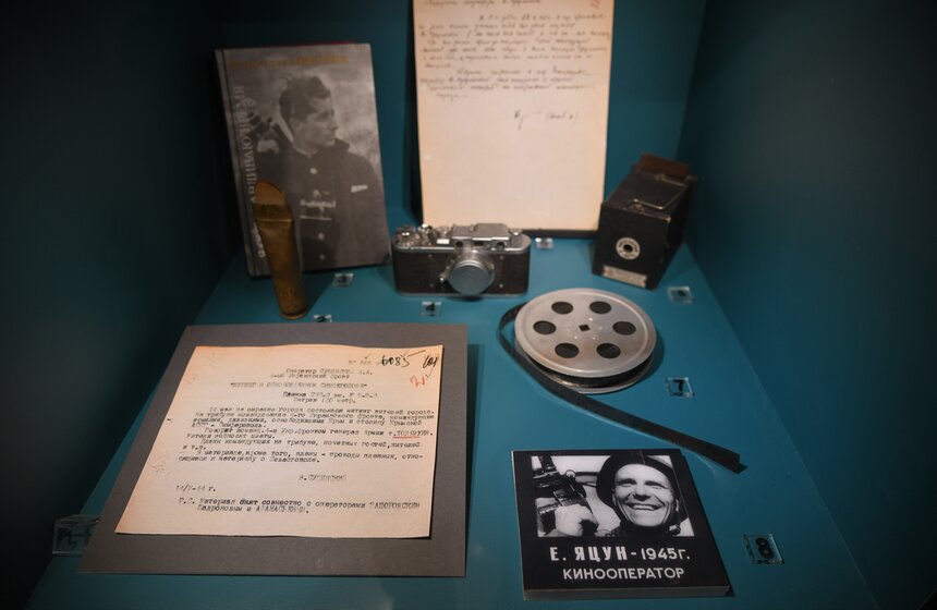 Выставка "Подвиг народа в объективе кинокамеры" открылась в Музее Победы 8 фото