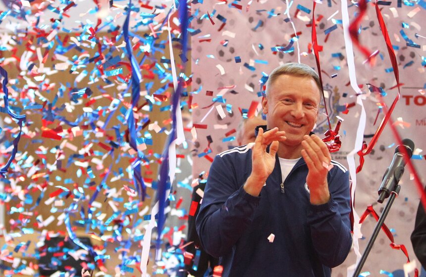 Минобрнауки сыграло в футбол против московских студентов 16 фото