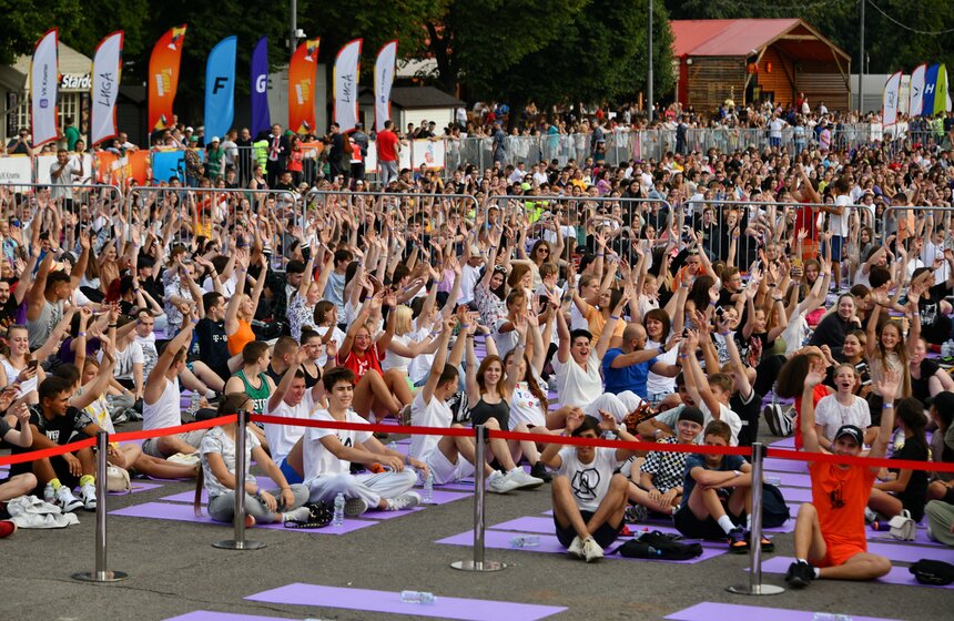 Более 5 тысяч спортсменов установили новый мировой рекорд в Парке Горького 3 фото