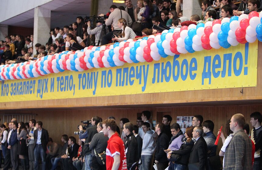 Минобрнауки сыграло в футбол против московских студентов 12 фото