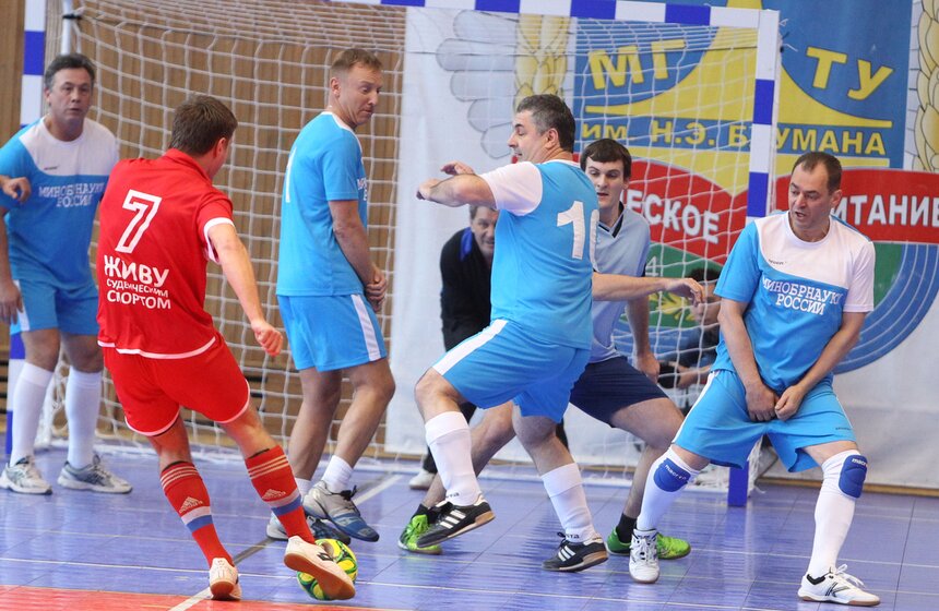 Минобрнауки сыграло в футбол против московских студентов 11 фото