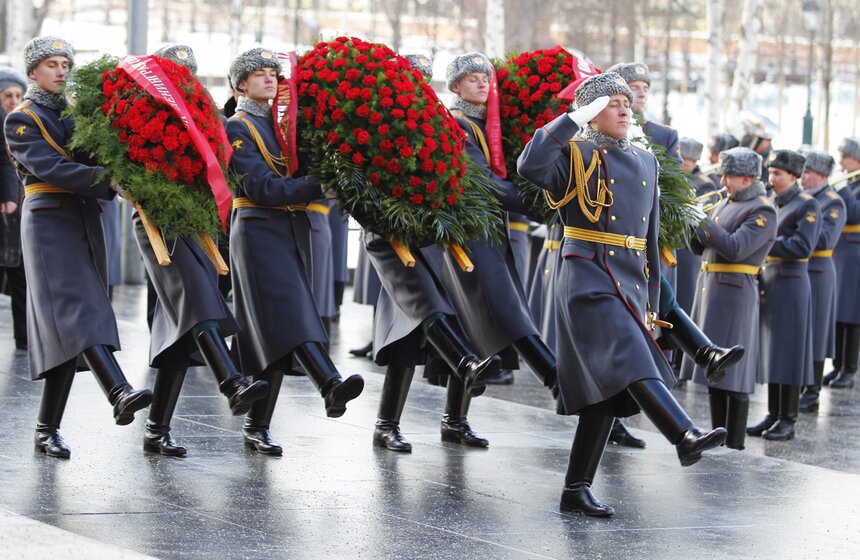 Москвичи почтили память жертв блокады Ленинграда 3 фото
