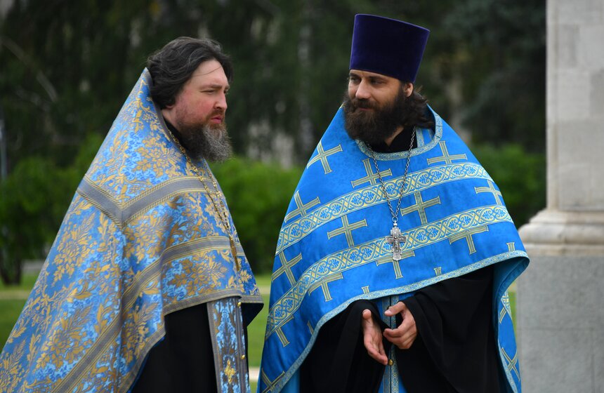 Праздничный молебен Флору и Лавру провели у храма-часовни Василия Великого на ВДНХ 3 фото